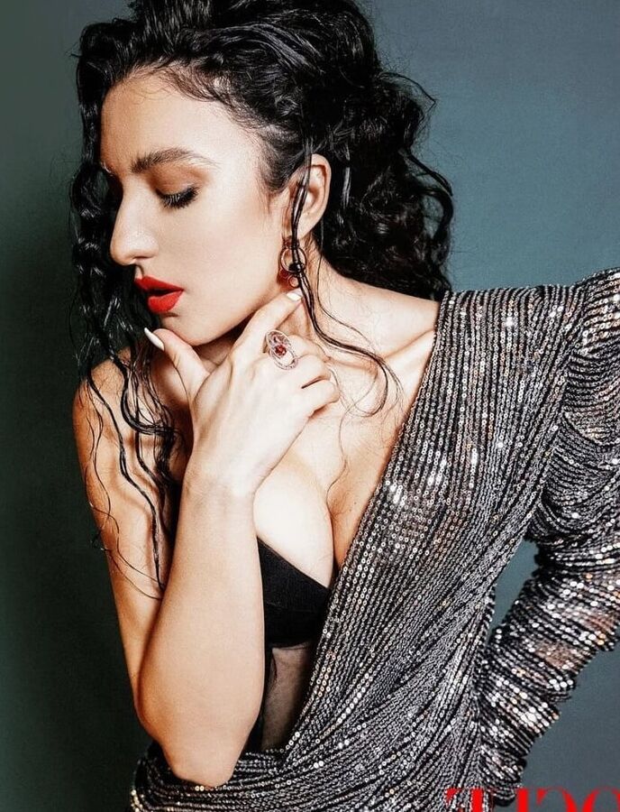 Sexy prostitute singer