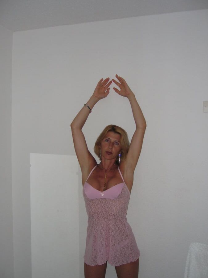 Perfect Amateur Blonde Bitch