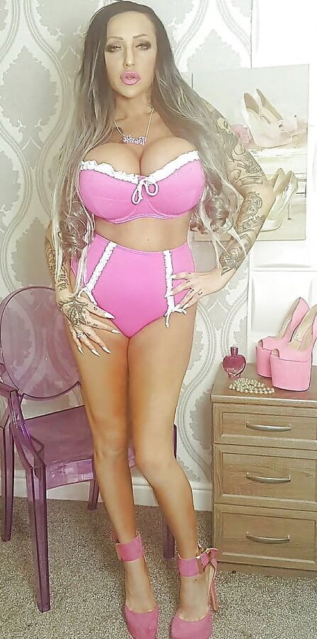Bambi Black sexy bimbo pornstar