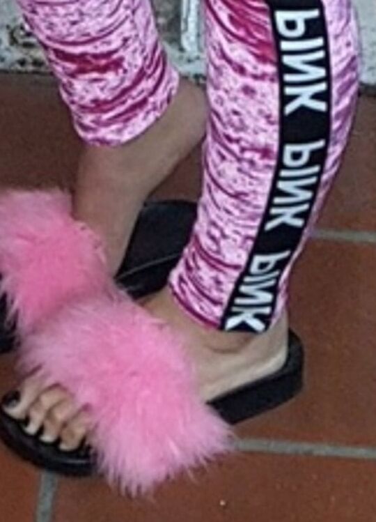 Turkish feet fetish (Turk hatunlardan ayak fetisi)