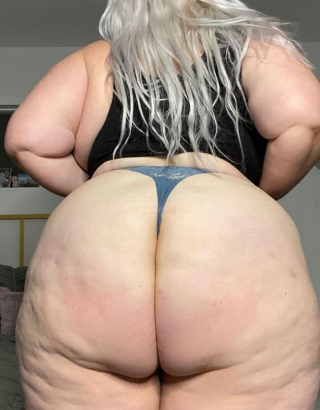 Beautiful Big Blonde!