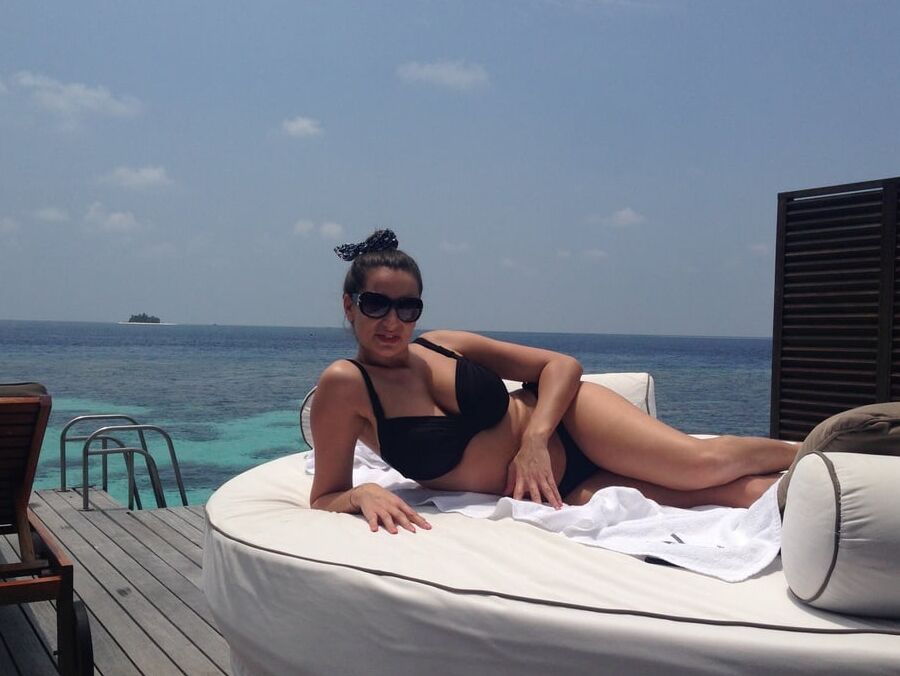 Romanian Jane - Maldives Memories NOV