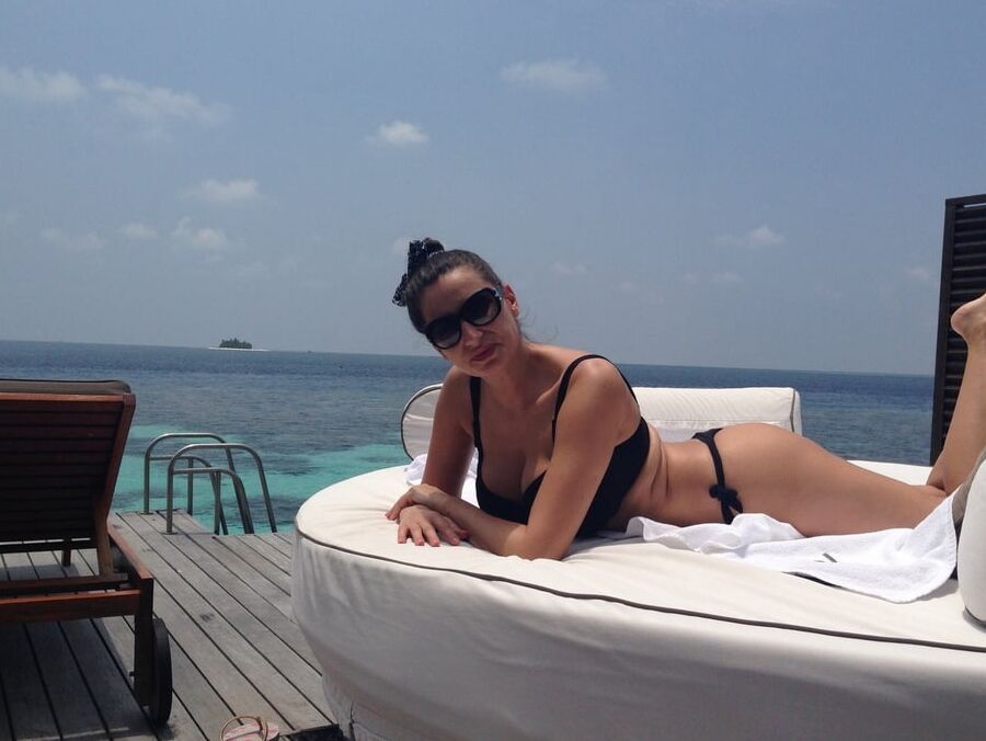 Romanian Jane - Maldives Memories NOV