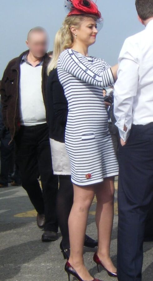 Street Pantyhose - UK Trash at the Races