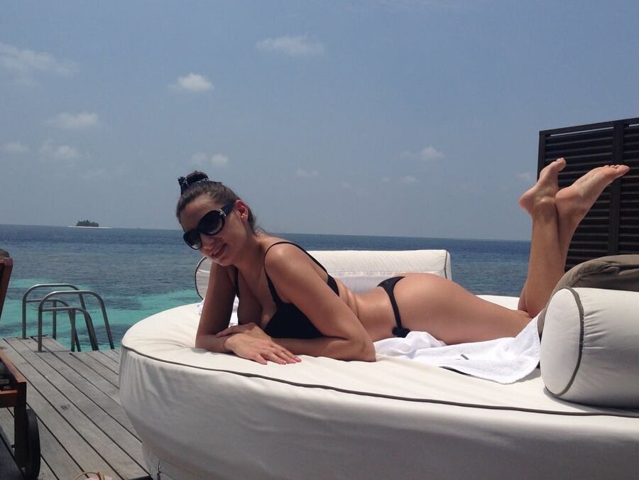 Romanian Jane - Maldives Memories NOV