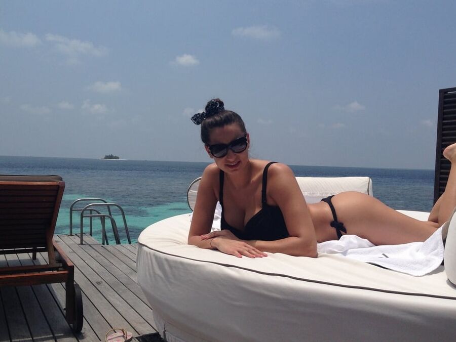 Romanian Jane - Maldives Memories NOV