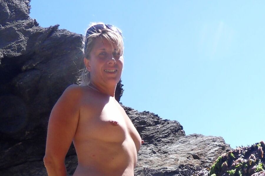 Lisa naked on the beach