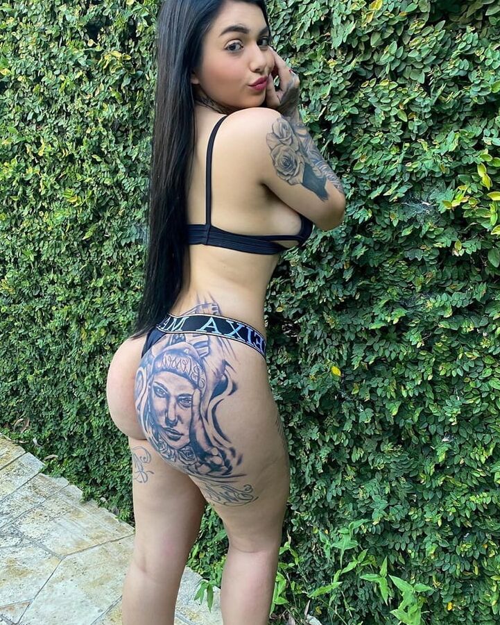putinha do rabo tatuado