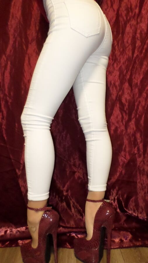Very extreme heels centimeters