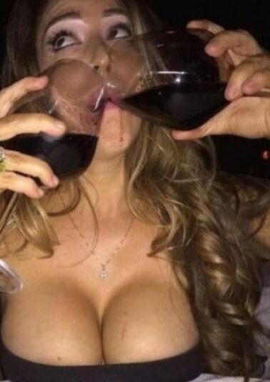 CLEAVAGE VALLEY JUST FUCKIN CLICK IT