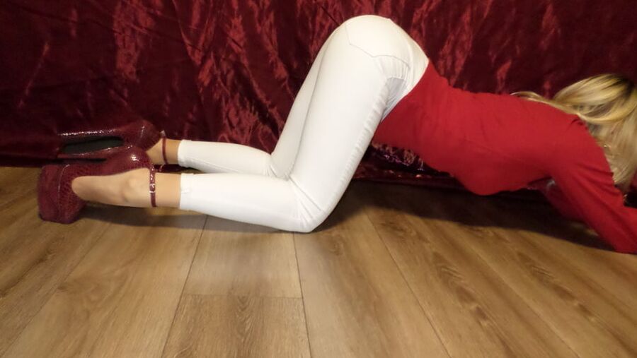 Very extreme heels centimeters
