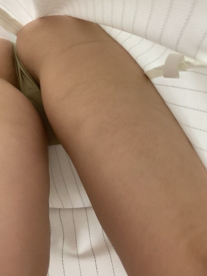 Mature in mall. Upskirt