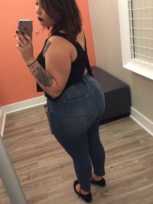 Curvy Latina