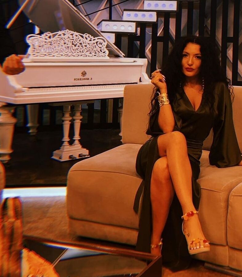 Sexy prostitute singer