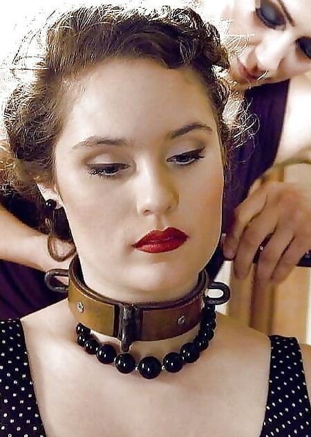 Frauen mit Halsband (Collar)