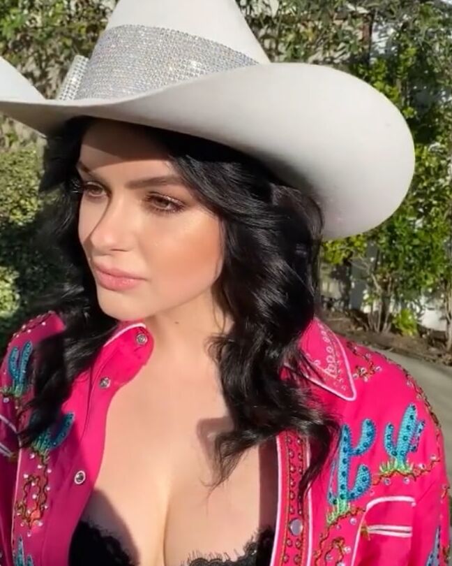 Sexy Cowgirl Ariel