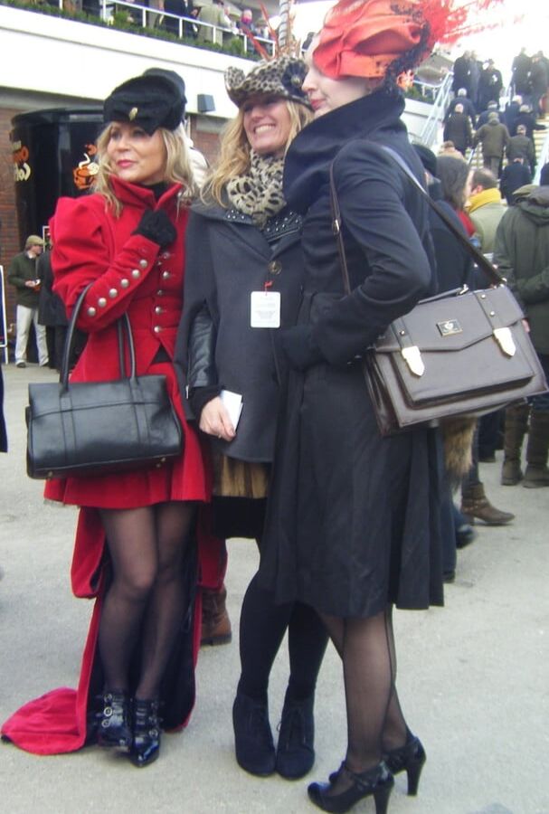 Street Pantyhose - UK Trash at the Races