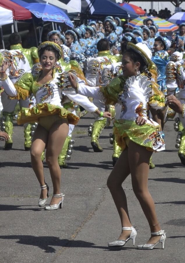 caporales in pantyhose