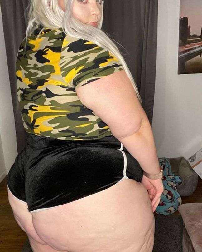 Beautiful Big Blonde!
