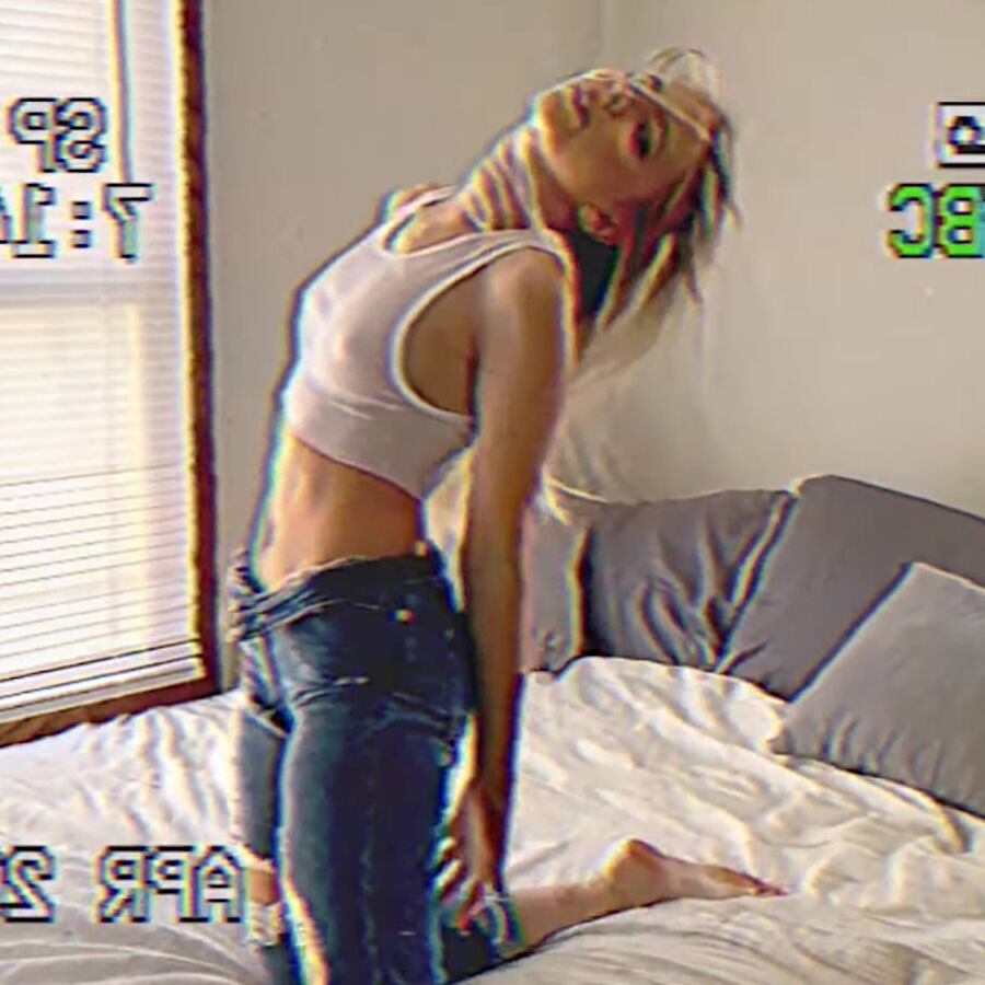 Jordyn Jones Pokies Blind MV ()