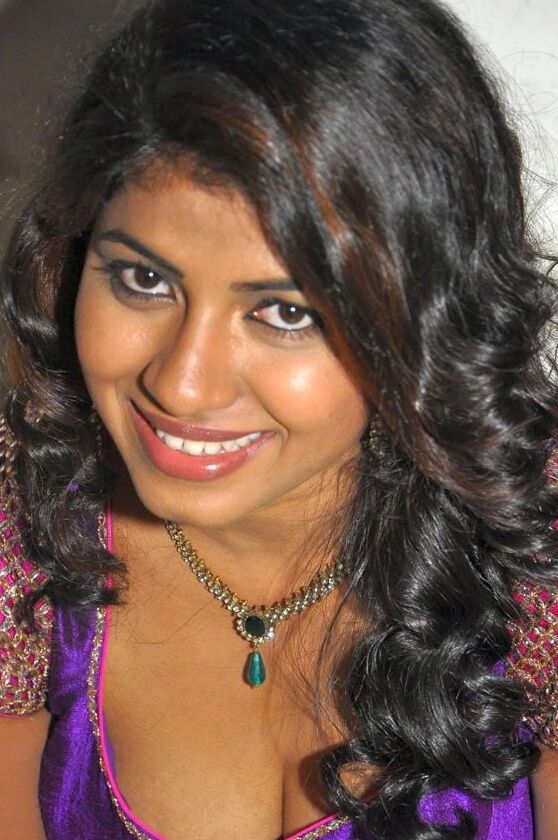 Indian actress downblouse