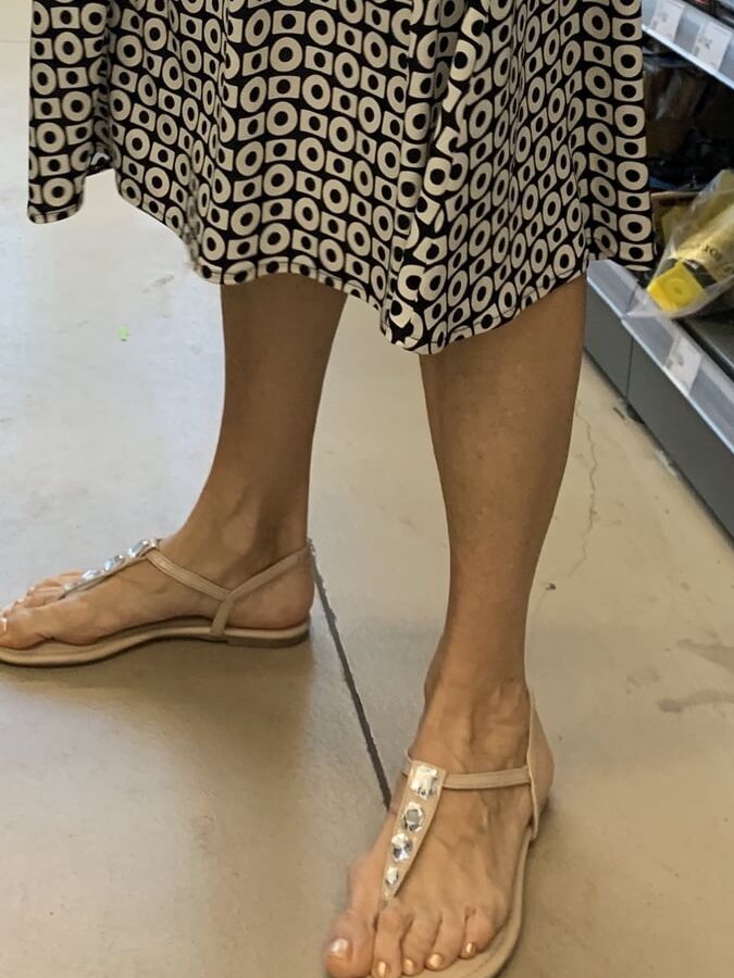 Upskirt sexy granny. Hot milf