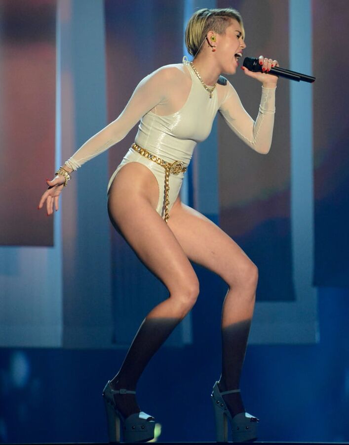 Sexy Miley - MTV EMAs