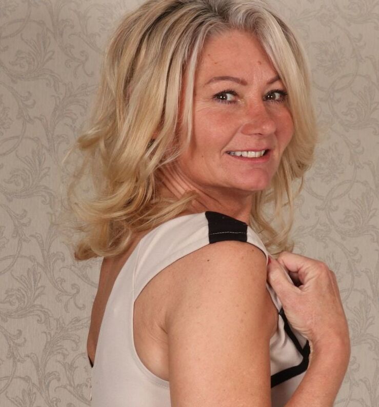 Neighbor MILF Elise in sexy lingerie, hairy pussy