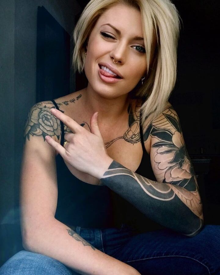 Safira Wulfsberg - Short Hair blowjob queen