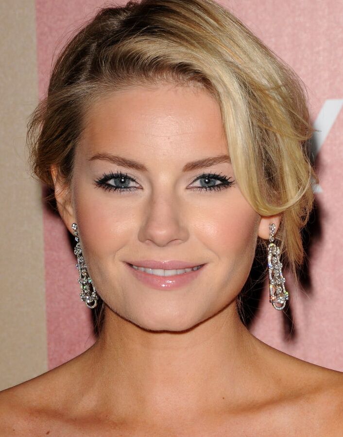 Elisha Cuthbert -