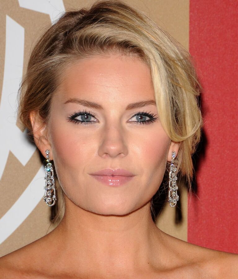 Elisha Cuthbert -