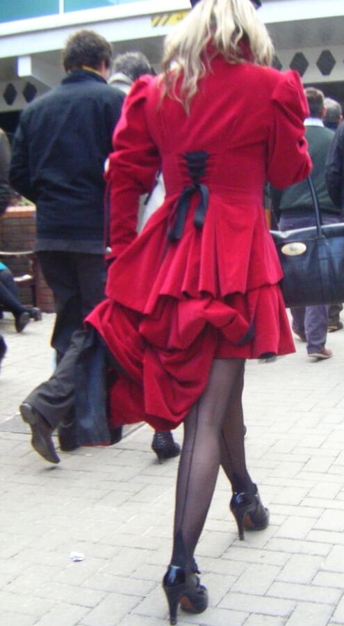 Street Pantyhose - UK Trash at the Races