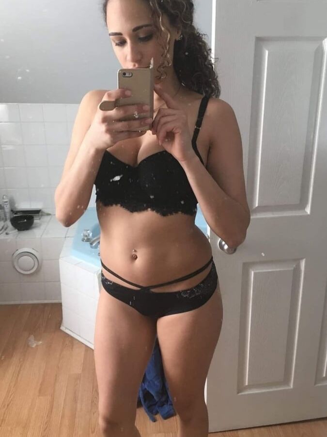Casandra from Canada