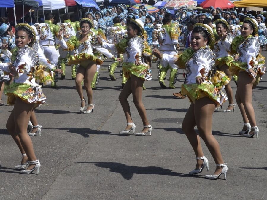caporales in pantyhose