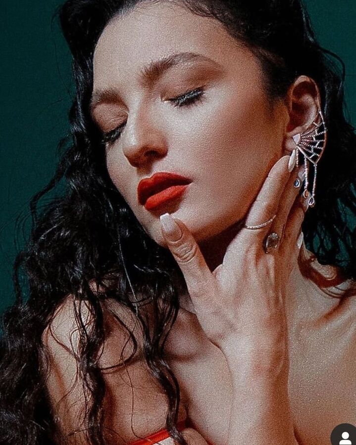 Sexy prostitute singer