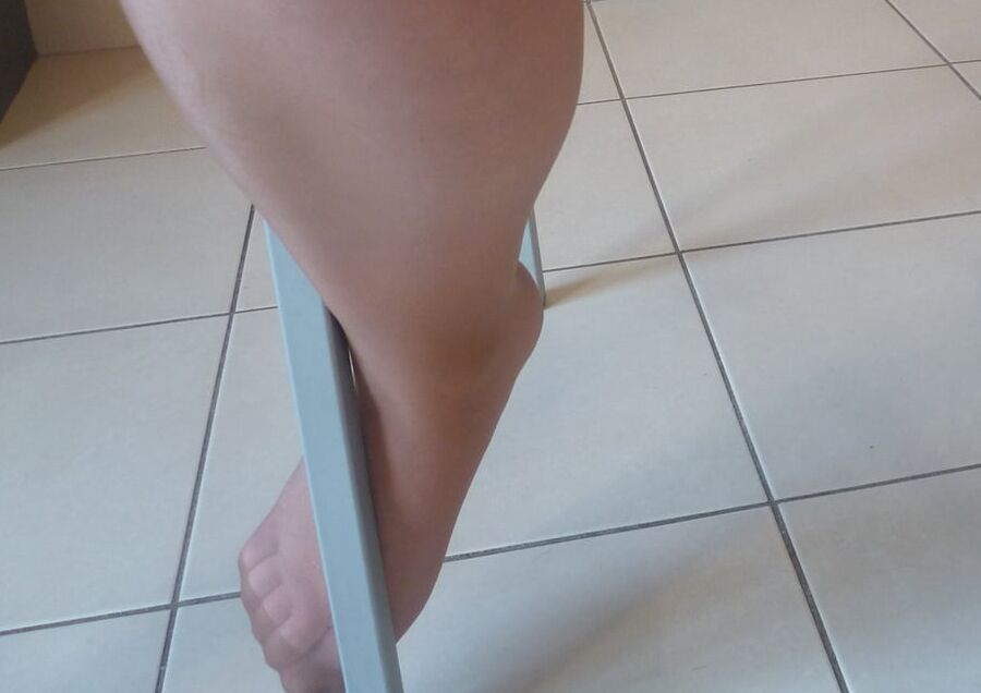 ses pieds en dim up brillants