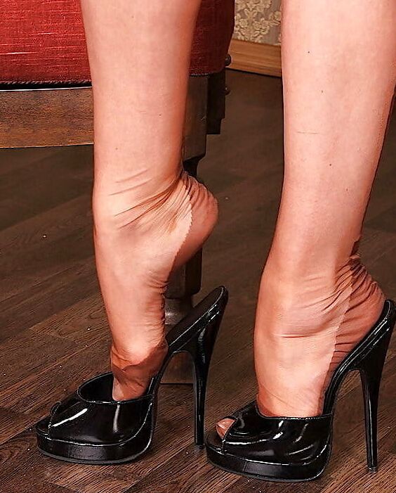 Heels &amp; sexy feet