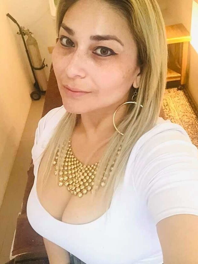 Doctora chichona hermosos pezones milf big boobs hot mature
