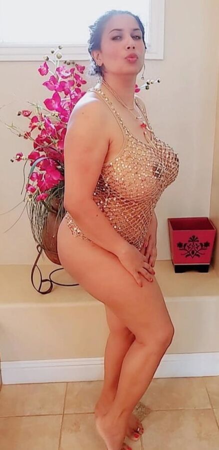 MATURE MILF BIG BOOB WIFE