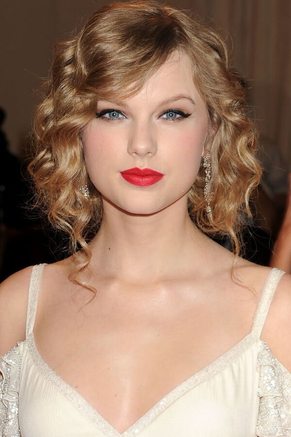 Gorgeous Taylor