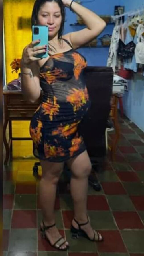 hot pregnant mom in bikini linda milf embarazada en la playa