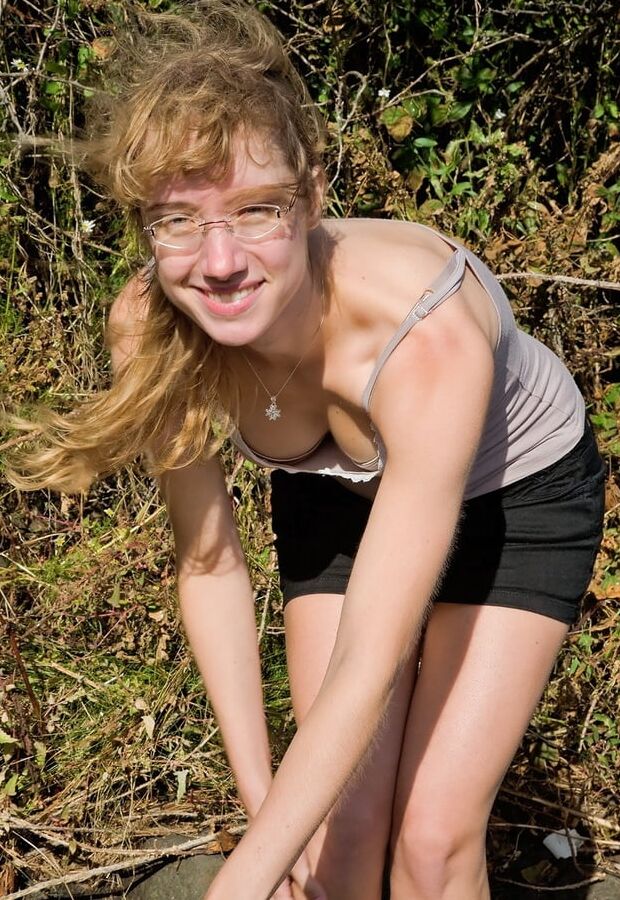 hairy muffed Scottish lady loves to flash