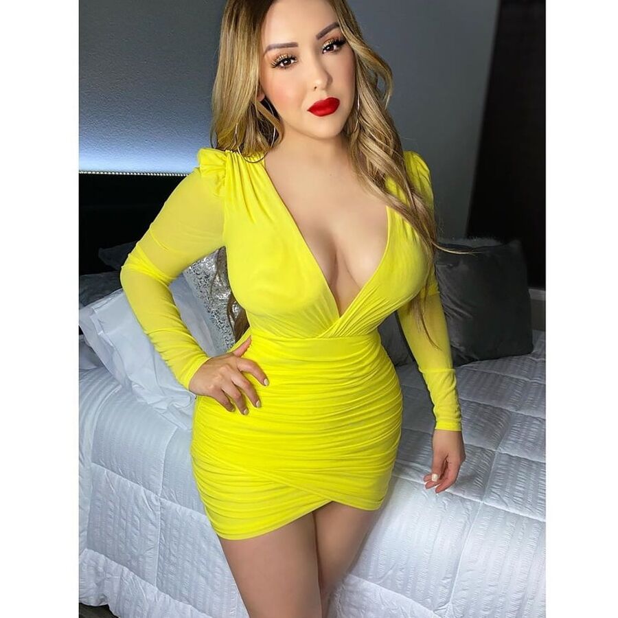 Sexy Busty Blonde Big Tits Big Ass