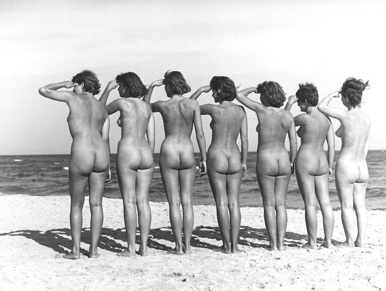 DDR nudist