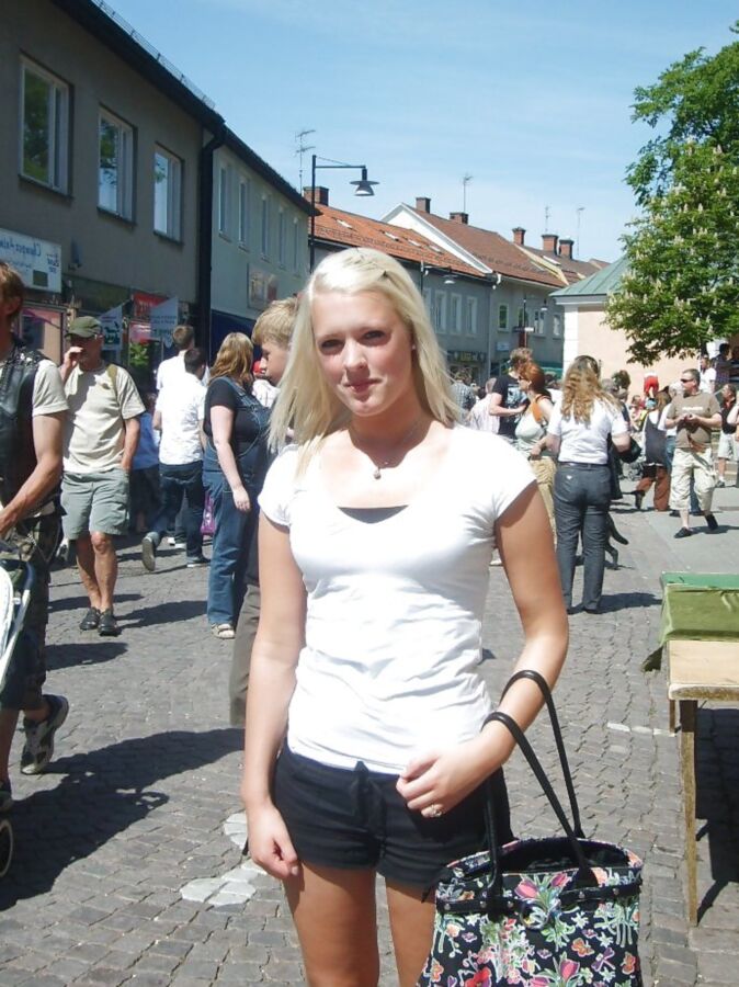 Blonde geile Hure im Puff