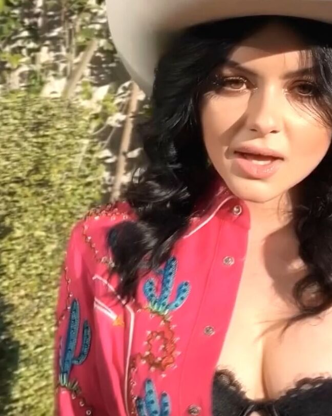 Sexy Cowgirl Ariel