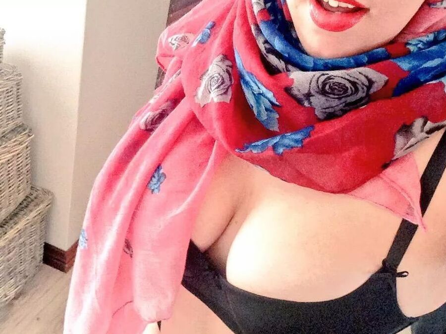 ARAB HIJAB MOMS