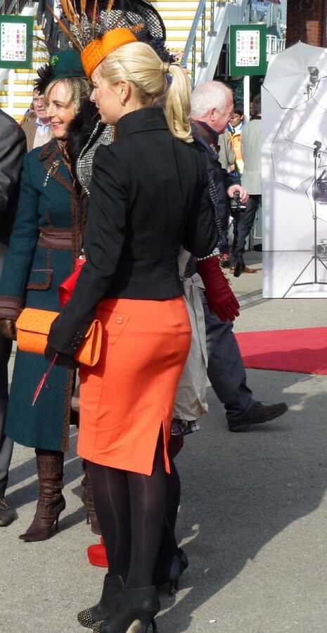 Street Pantyhose - UK Trash at the Races