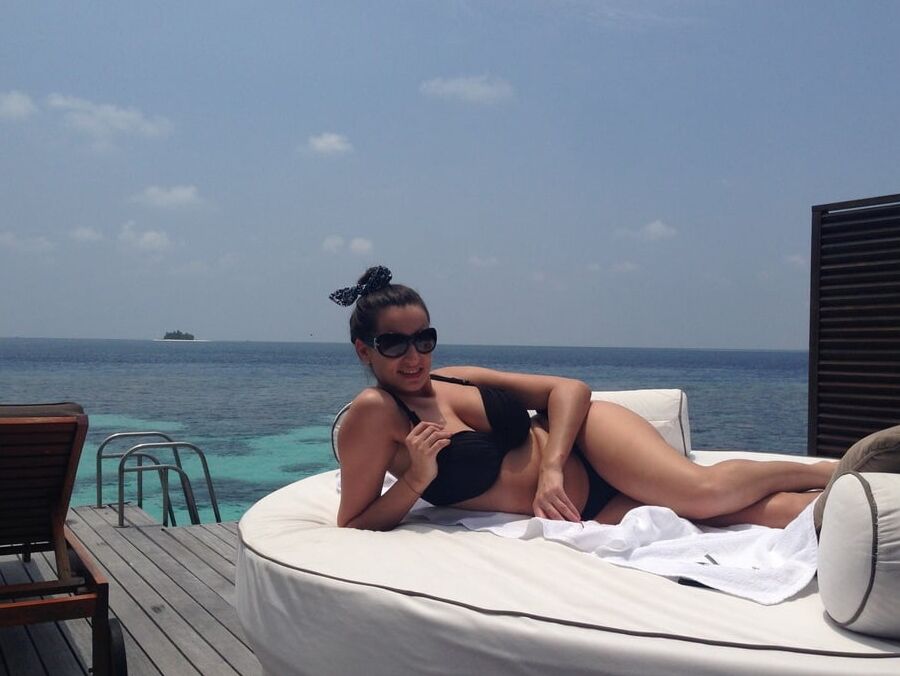 Romanian Jane - Maldives Memories NOV