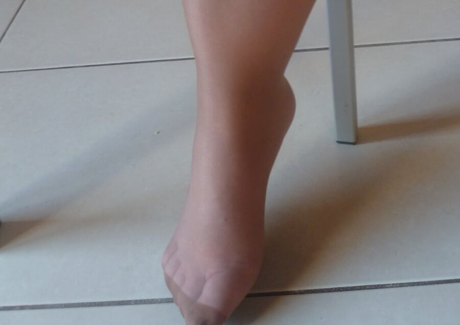 ses pieds en dim up brillants